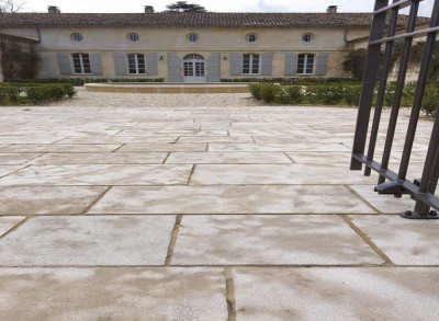 Terrasse, dallage en pierre à Caen (14)